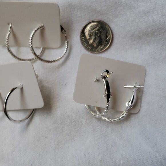 SMALL Silver minimalist hoop Earrings - Picture 2 of 2